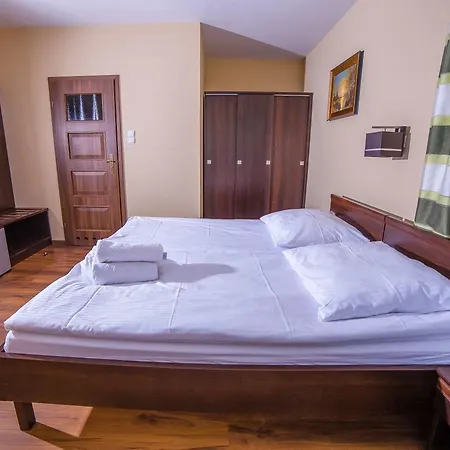 Goscinne Pod Sosnami Homestay *