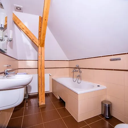 Pokoje Gościnne Pod Sosnami *